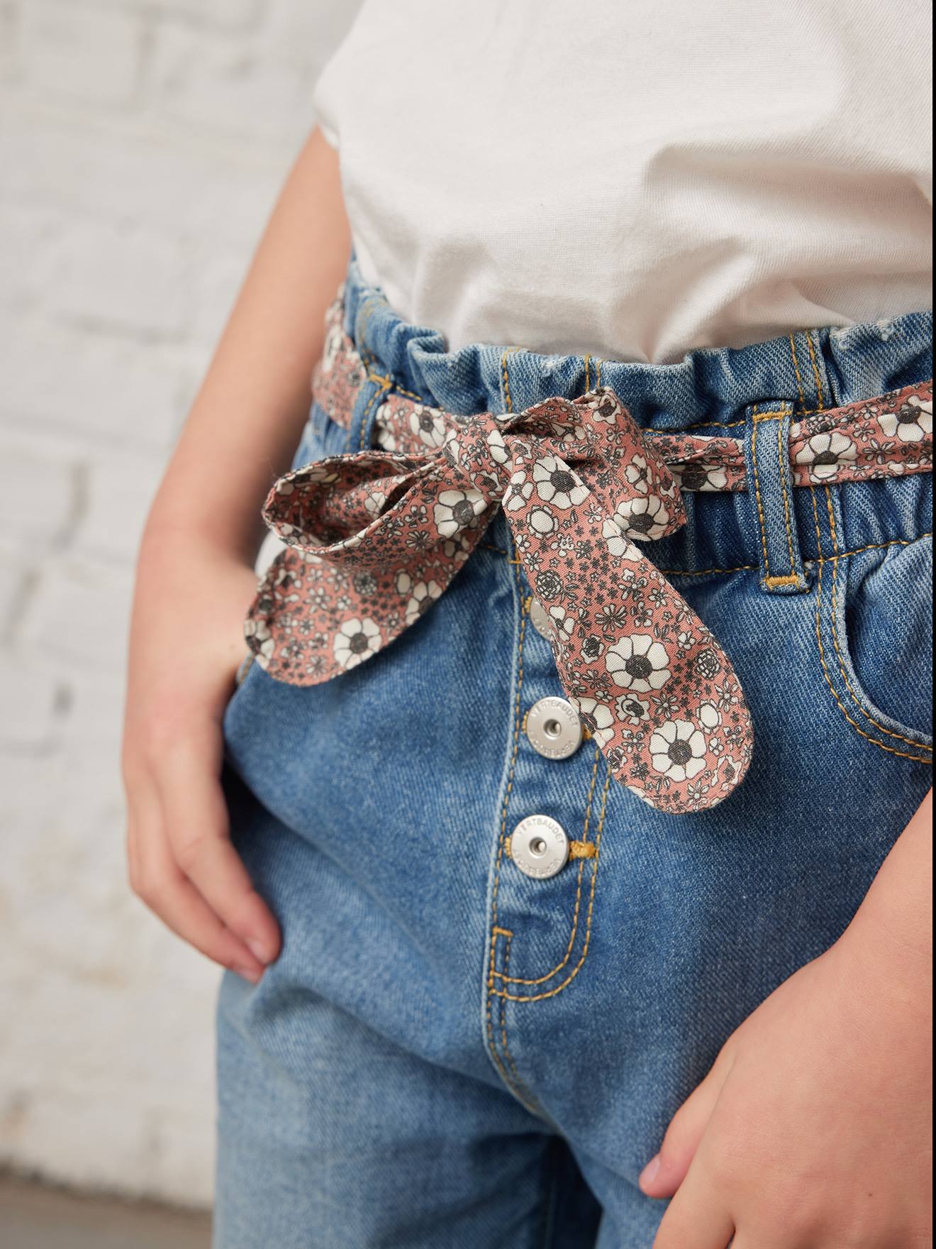 https://kids-avenue.com.ua/pages/gallery/6135/jean-style-paperbag-et-sa-ceinture-fleurie-fille (2).jpg